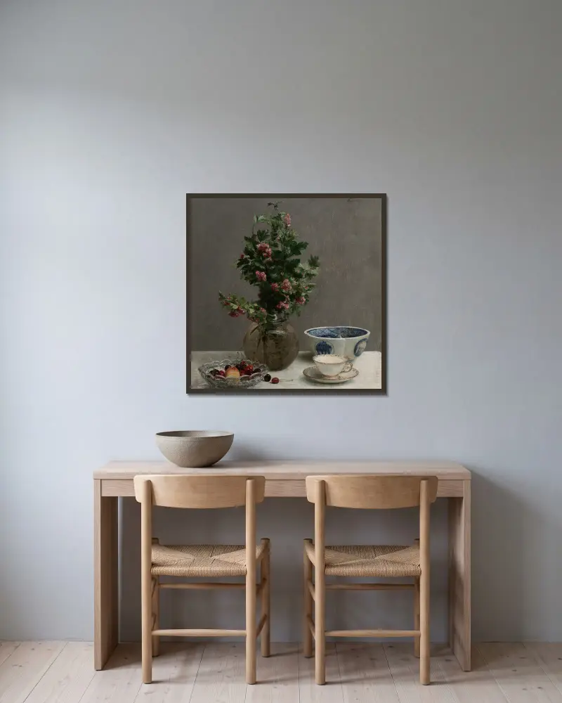 Stilleben med vas med hagtorn, skål med körsbär, japansk skål samt kopp och fat av Henri Fantin-Latour inramad på en vägg