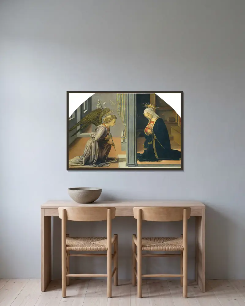 The Annunciation av Filippino Lippi inramad på en vägg