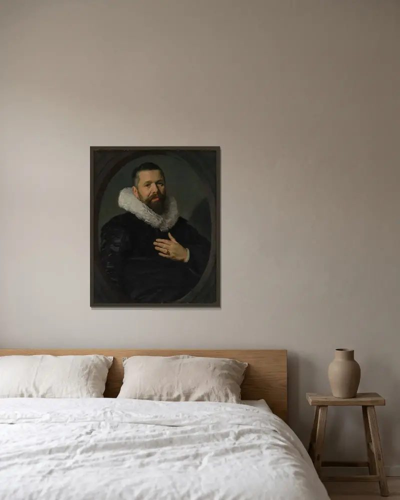 Porträtt av skäggig man med pipkrage av Frans Hals inramad på en vägg