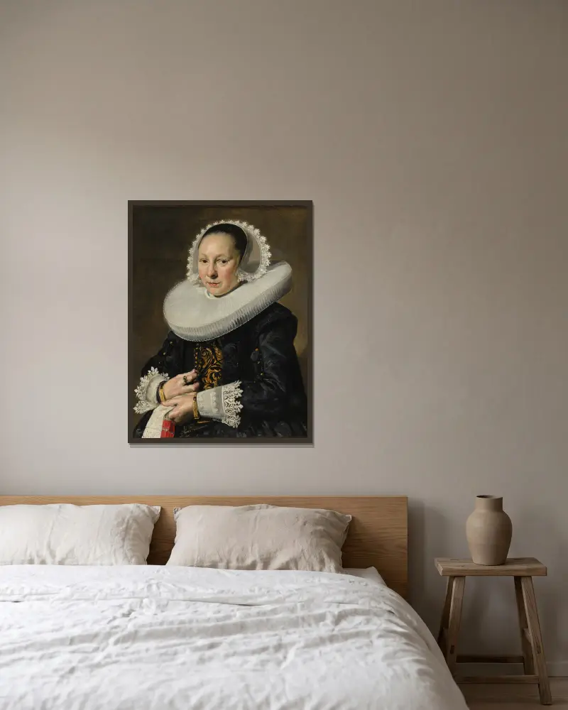 Porträtt av en kvinna, troligen Aeltje Dircksdr. Pater av Frans Hals inramad på en vägg