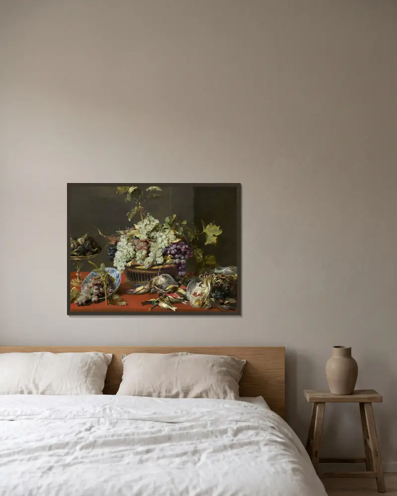 Stilleben med druvor och jaktbyte av Frans Snyders inramad på en vägg