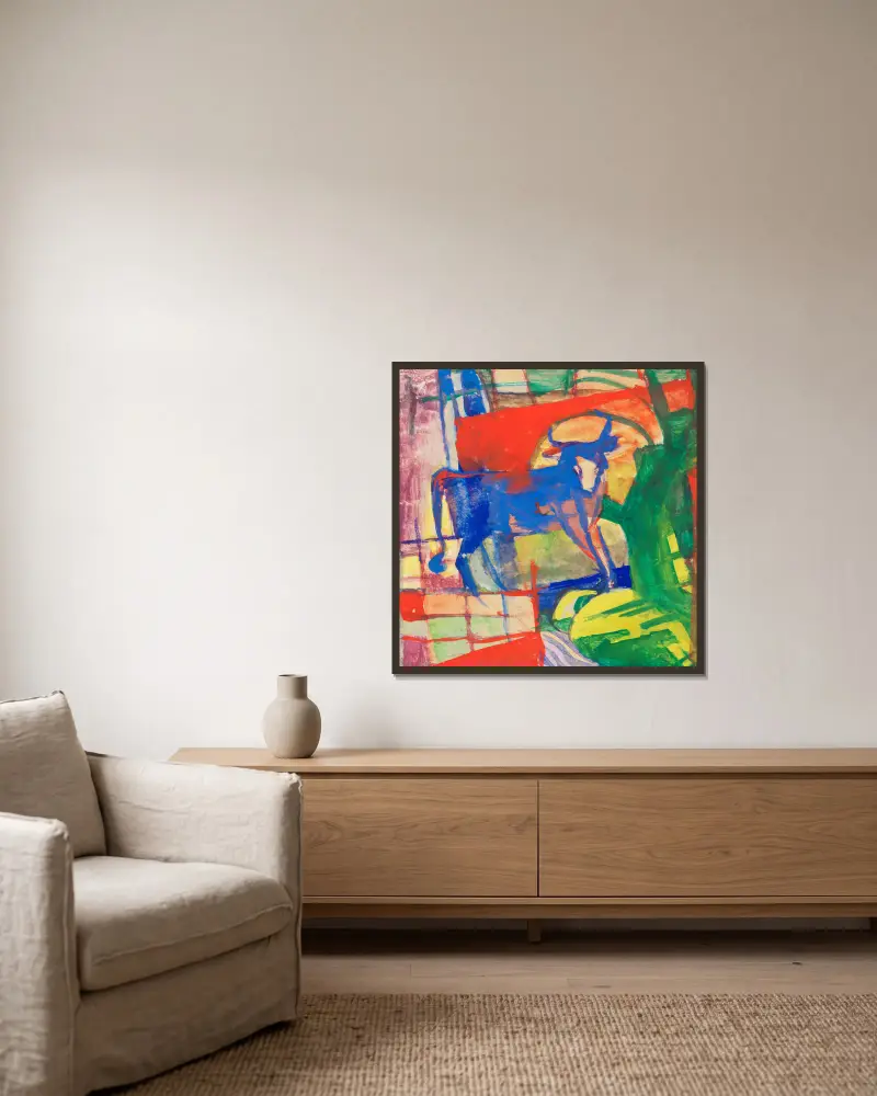 Blaue Kuh av Franz Marc inramad på en vägg