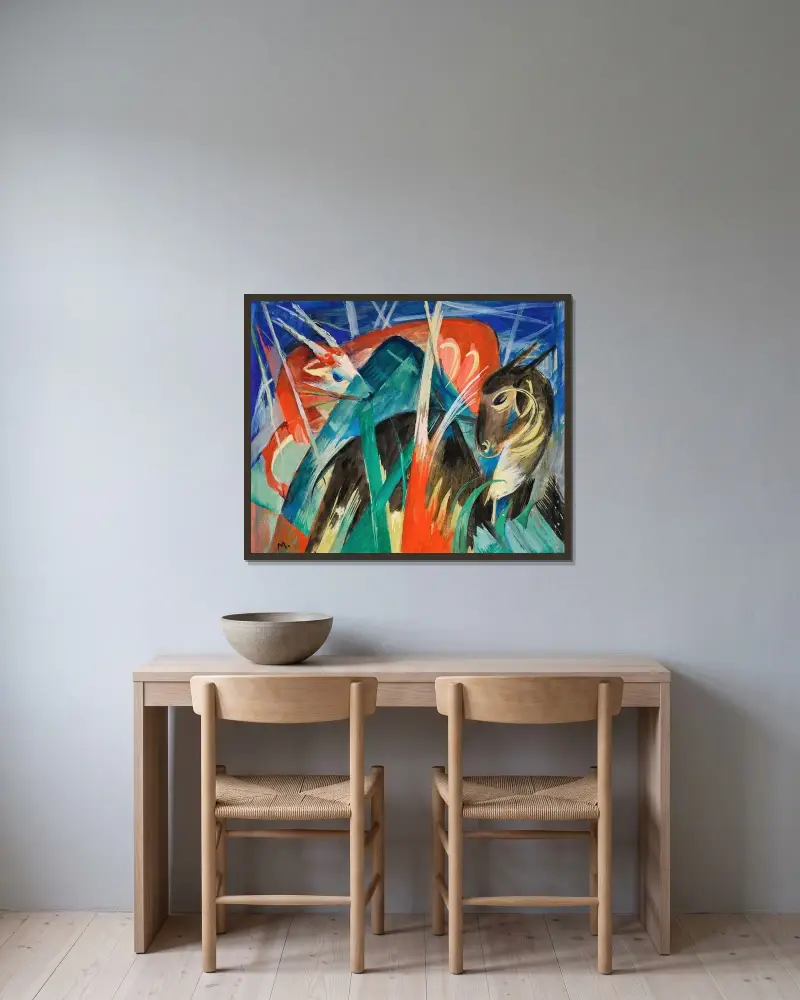 Fabeltiere I (Tierkomposition I) av Franz Marc inramad på en vägg