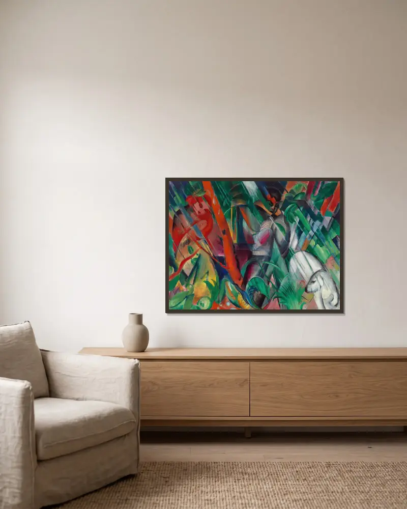 Im Regen von Franz Marc gerahmt an einer Wand