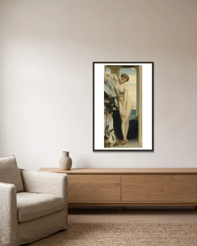 Venuše odkládající šat před koupelí, Frederic Leighton v rámu na stěně