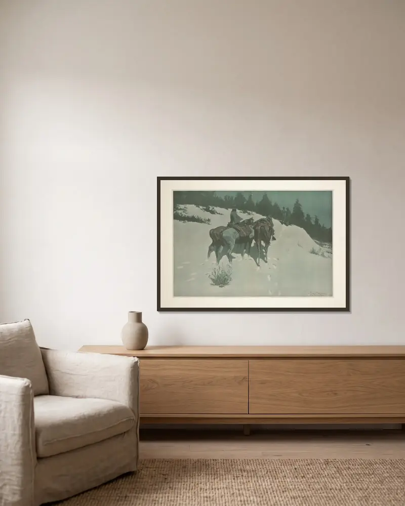 En spaning: en kavalleriofficer med sin vite spejare som i månsken skådar fientligt indianområde av Frederic Remington inramad på en vägg