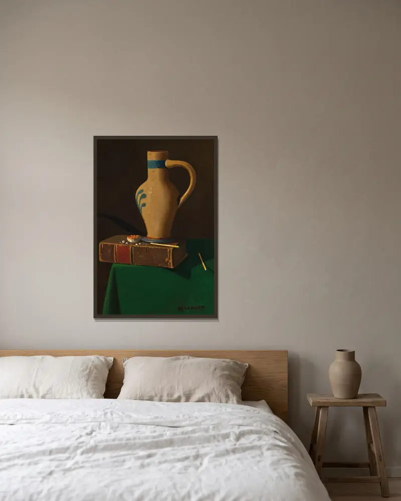 Stillleben mit Kanne auf einem Buch von John Frederick Peto gerahmt an einer Wand