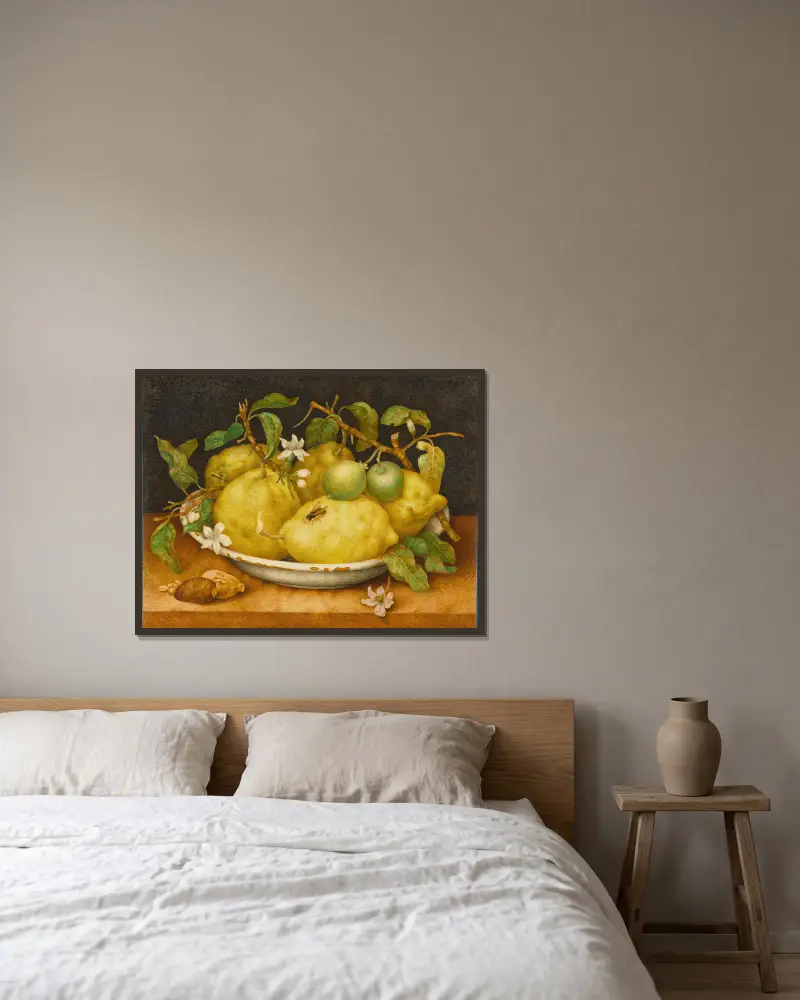 Stilleben med skål med citroner av Giovanna Garzoni inramad på en vägg