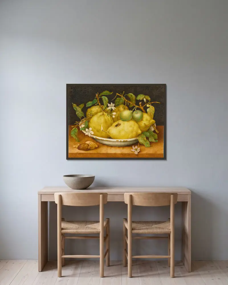 Stilleben med skål med citroner av Giovanna Garzoni inramad på en vägg