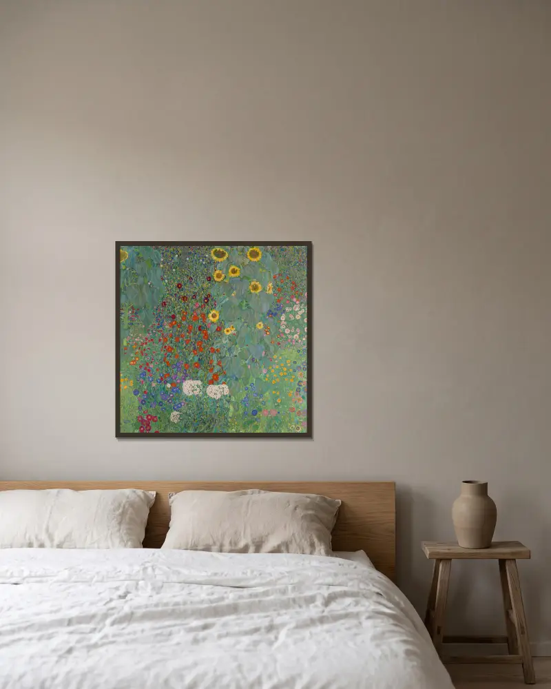 Bauerngarten mit Sonnenblumen av Gustav Klimt inramad på en vägg