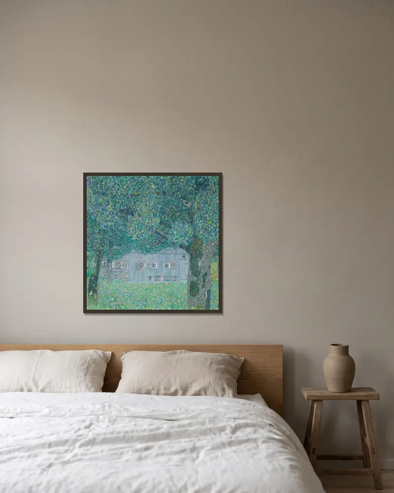 Bauernhaus in Buchberg von Gustav Klimt gerahmt an einer Wand