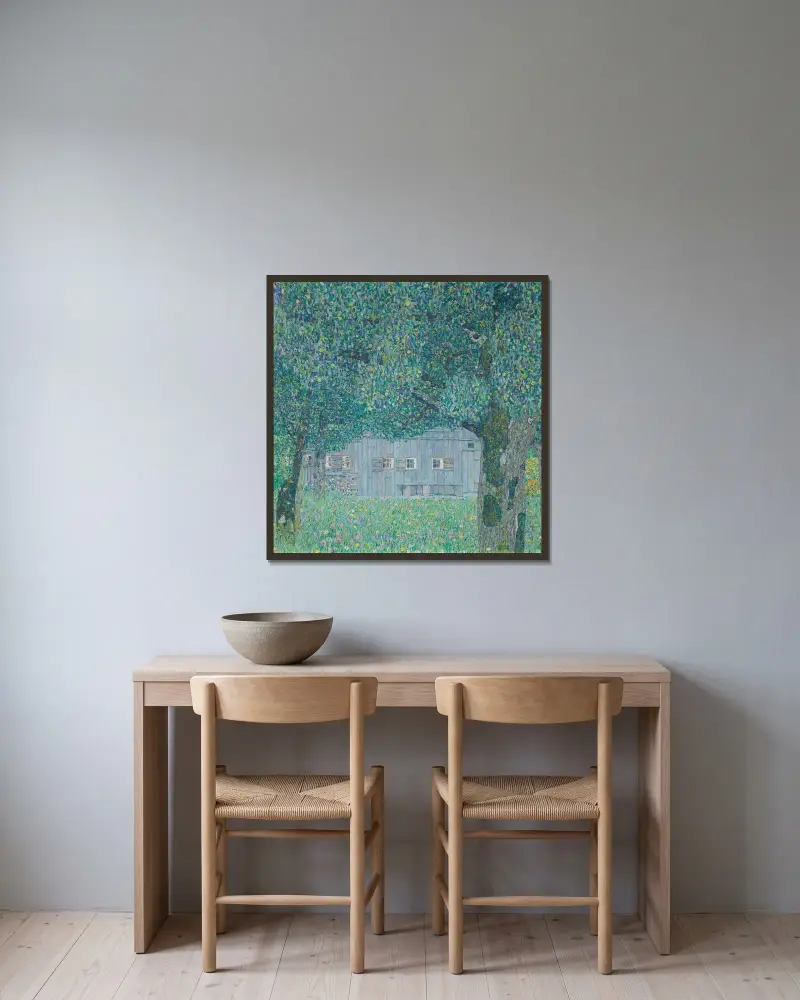 Bauernhaus in Buchberg von Gustav Klimt gerahmt an einer Wand