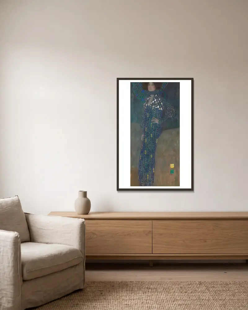 Bildnis Emilie Flöge av Gustav Klimt inramad på en vägg