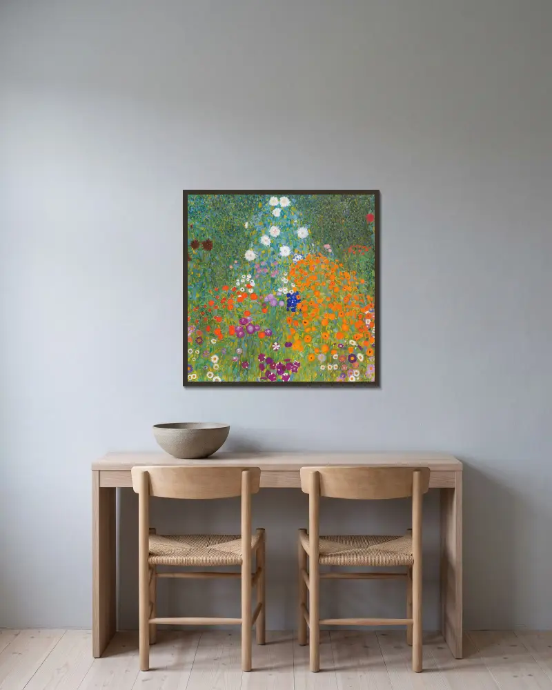 Cottage Garden av Gustav Klimt inramad på en vägg