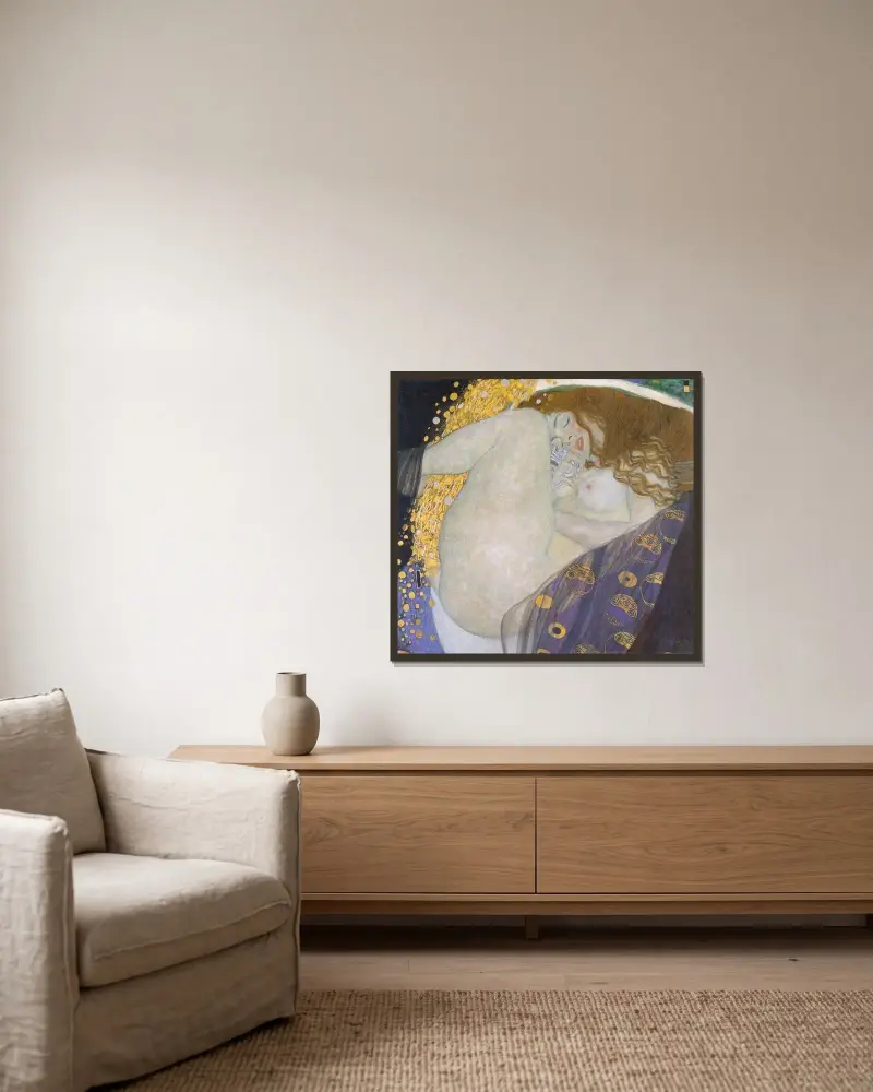 Danae av Gustav Klimt inramad på en vägg