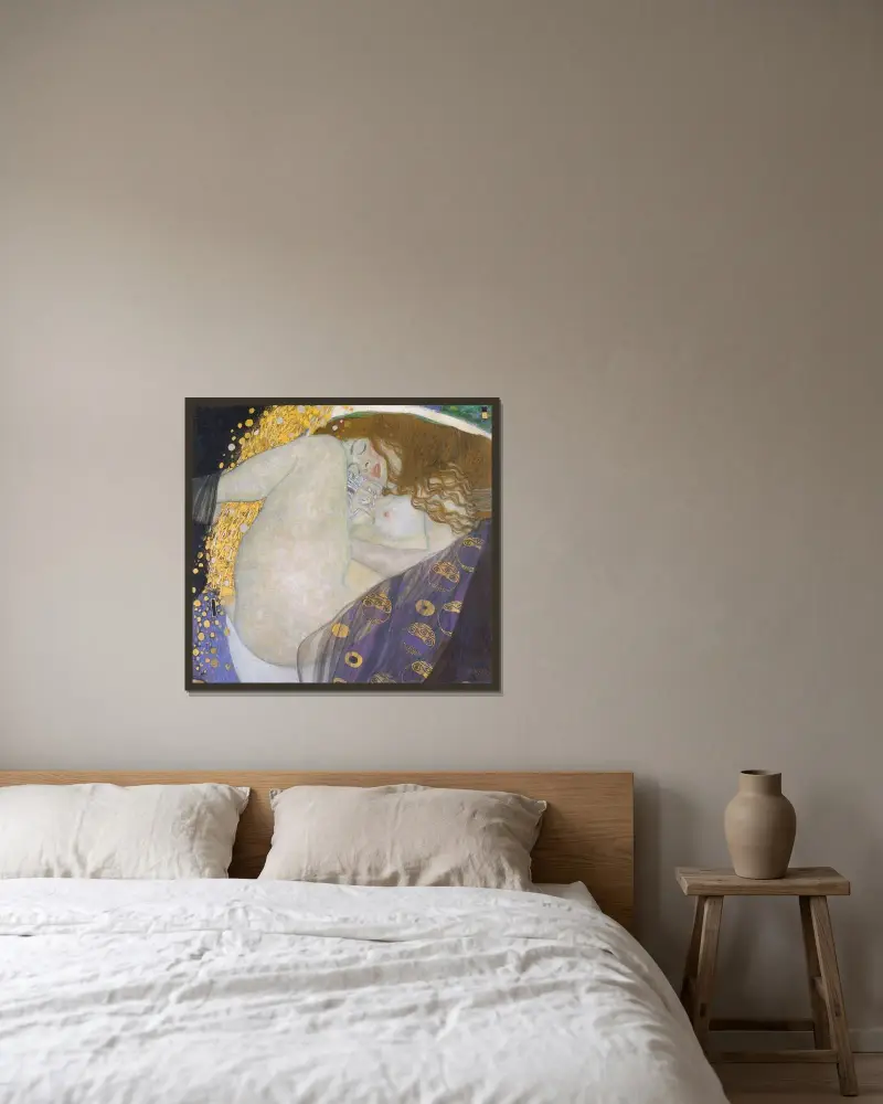 Danae av Gustav Klimt inramad på en vägg