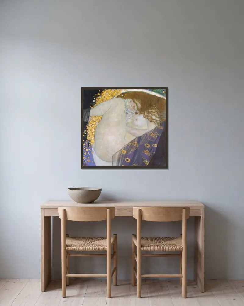 Danae av Gustav Klimt inramad på en vägg