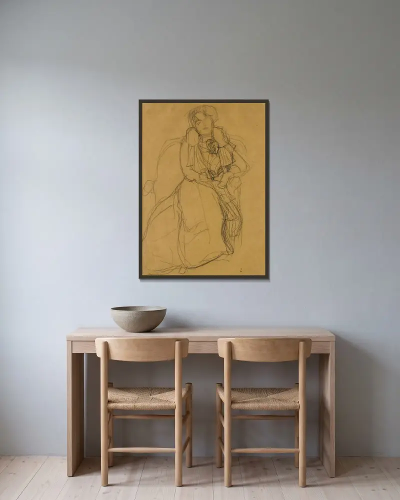 Sittande i fåtölj framifrån av Gustav Klimt inramad på en vägg