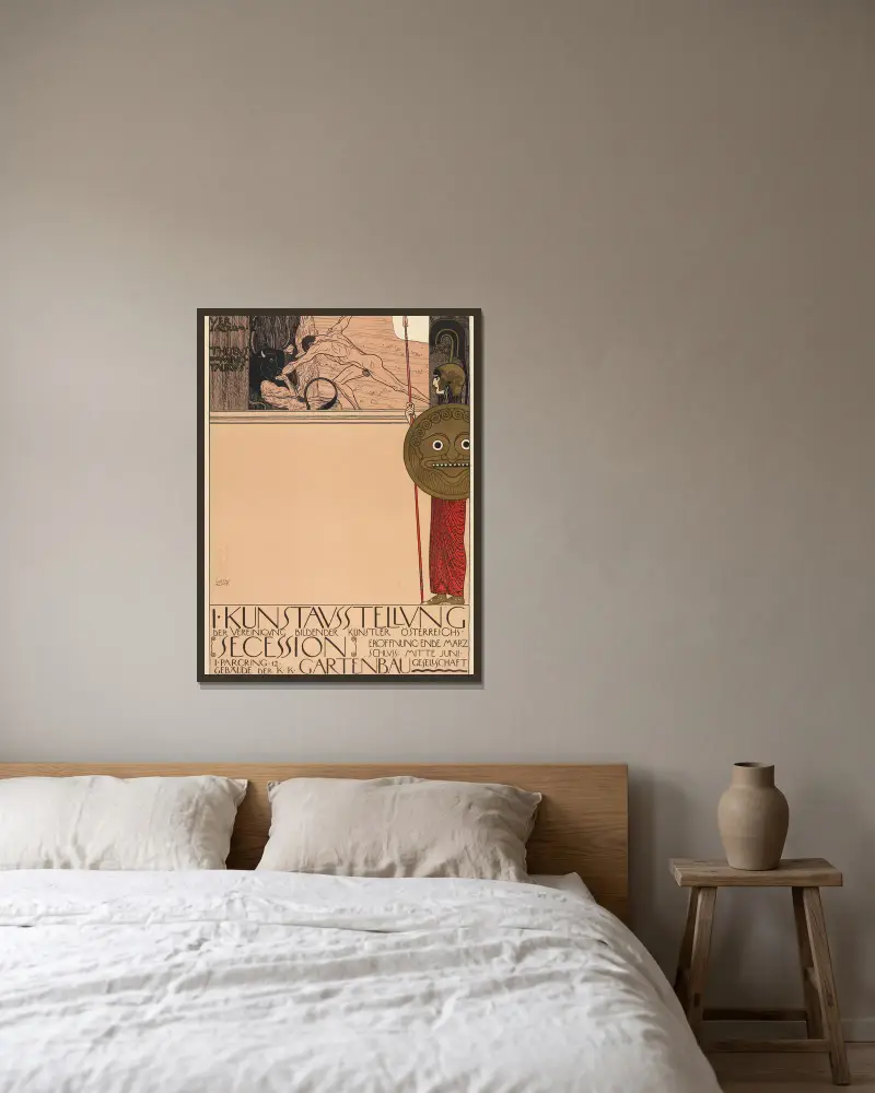 Plakat der 1. Ausstellung der Secession av Gustav Klimt inramad på en vägg