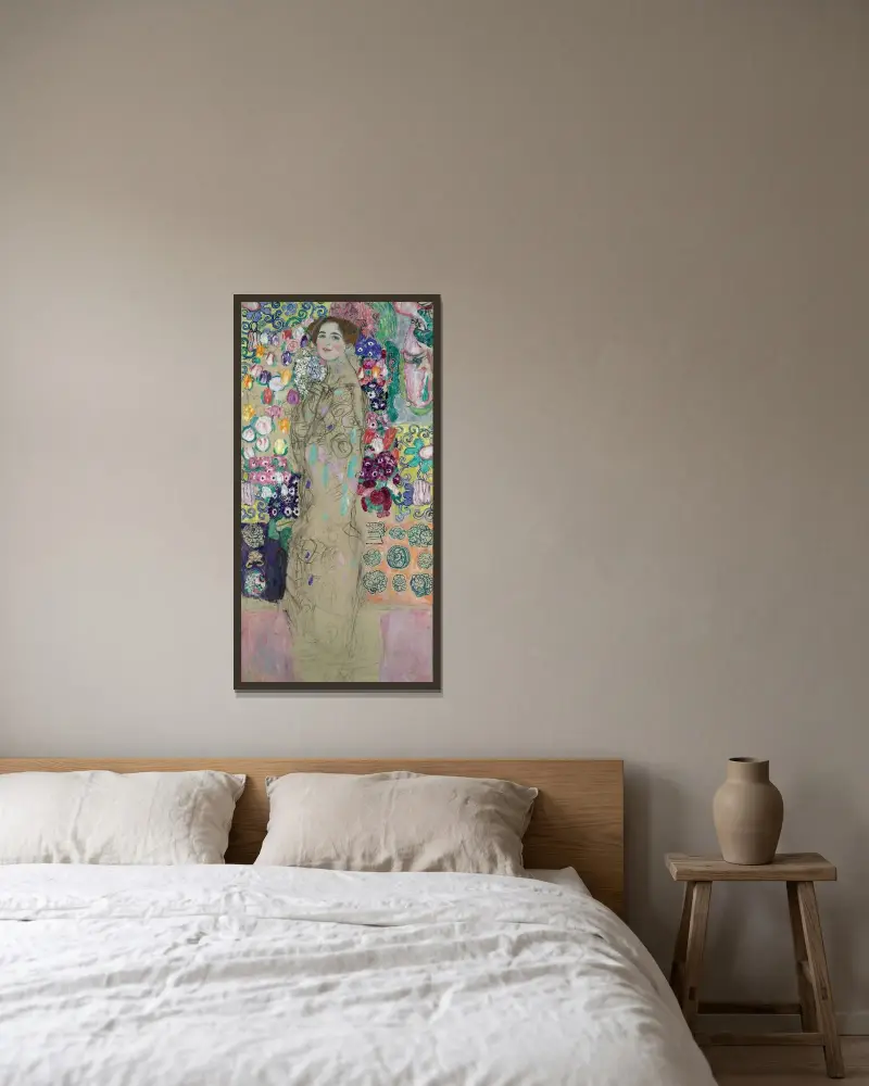 Postumt porträtt av Ria Munk III av Gustav Klimt inramad på en vägg