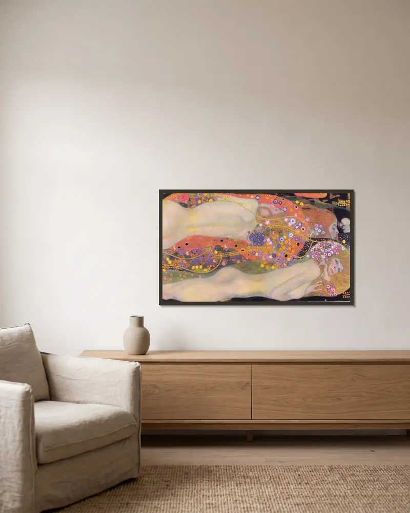 Water Serpents II av Gustav Klimt inramad på en vägg