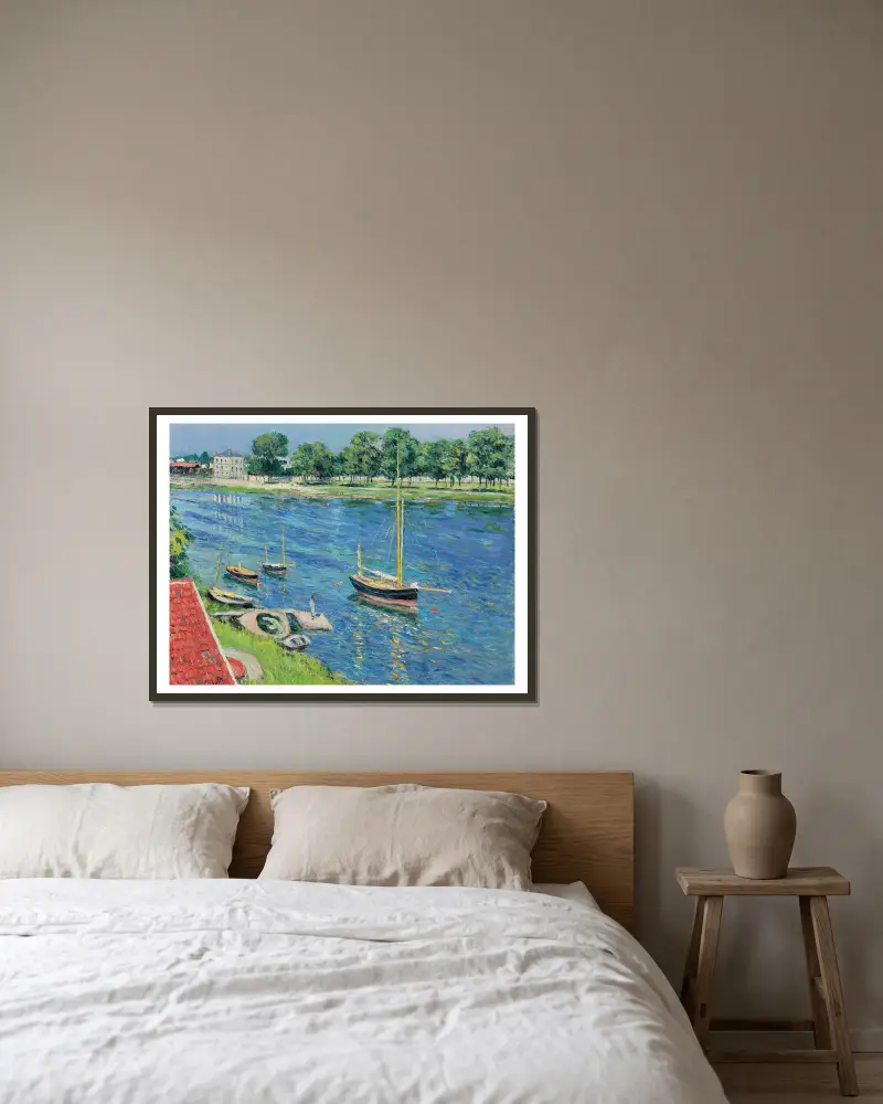 Seine vid Argenteuil, båtar för ankar av Gustave Caillebotte inramad på en vägg