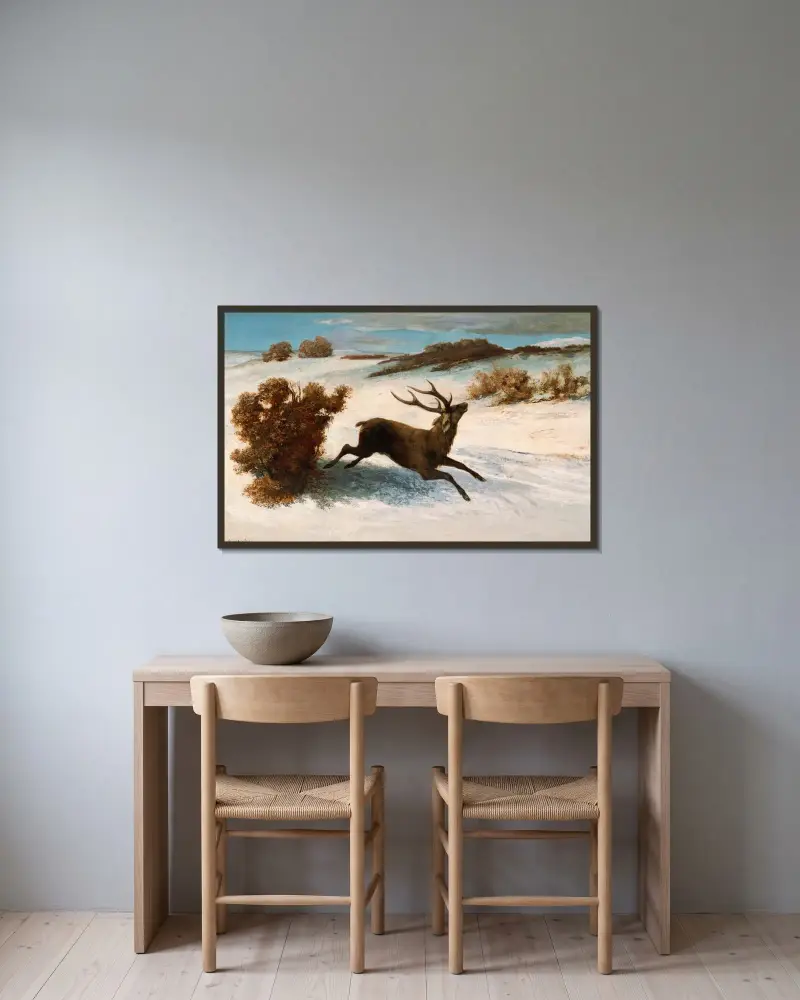 Hjort som springer i snön av Gustave Courbet inramad på en vägg