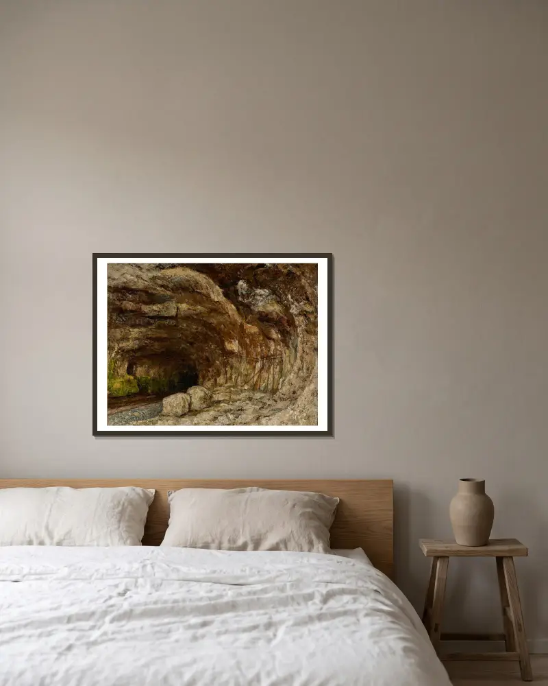 Grottan i Sarrazine nära Nans-sous-Sainte-Anne av Gustave Courbet inramad på en vägg