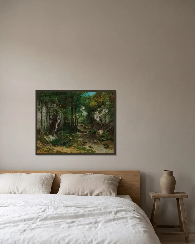 Bäcken i Puits Noir av Gustave Courbet inramad på en vägg