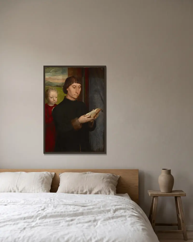 Porträtt av en läsande man av Hans Memling inramad på en vägg