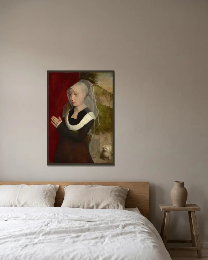 Porträtt av en kvinna i bön av Hans Memling inramad på en vägg