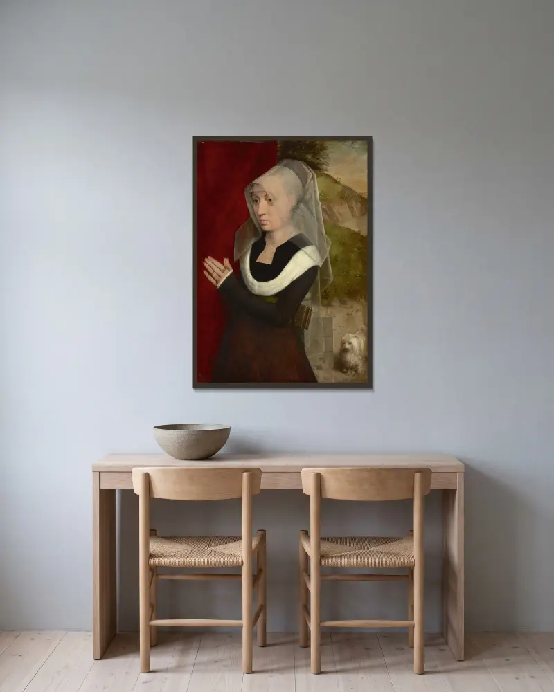 Porträtt av en kvinna i bön av Hans Memling inramad på en vägg