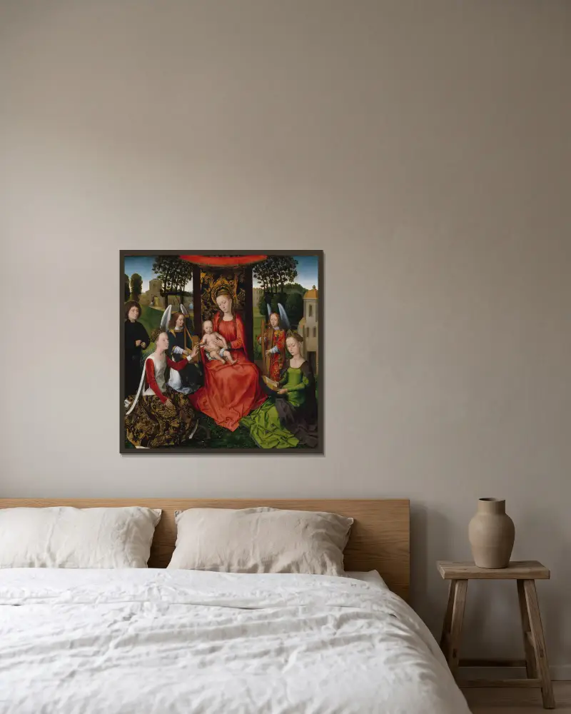 Madonna mit Kind und den Heiligen Katharina von Alexandria und Barbara von Hans Memling gerahmt an einer Wand