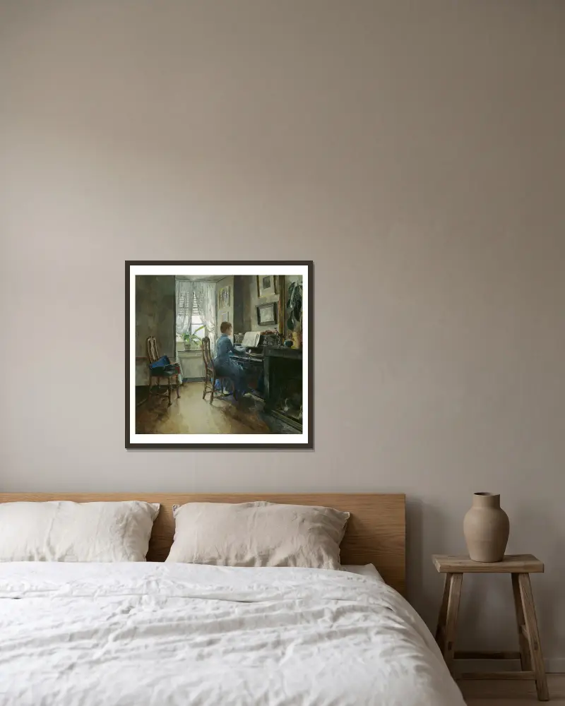 Chez moi av Harriet Backer inramad på en vägg
