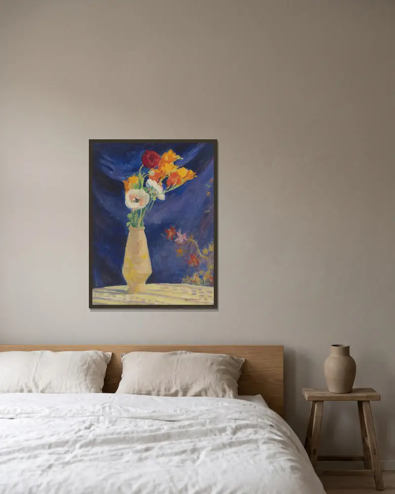 Vase D’anémones Sur Fond Bleu av Henri Lebasque inramad på en vägg