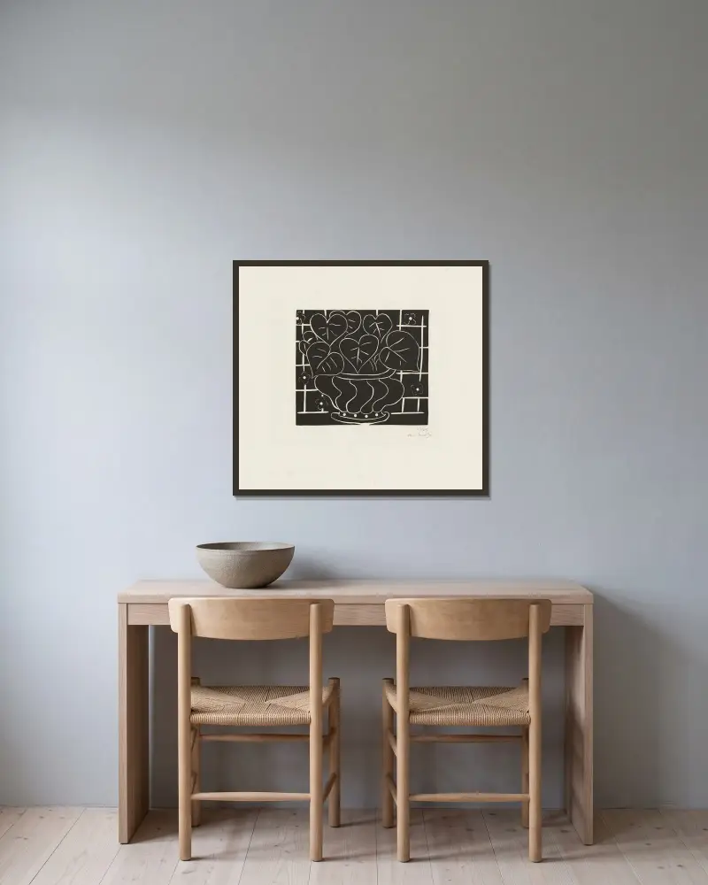 Korb mit Begonien I von Henri Matisse gerahmt an einer Wand