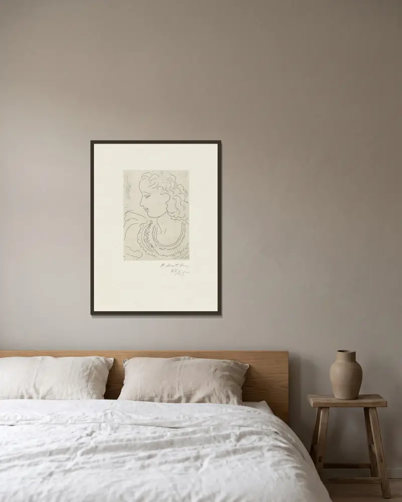 Ung kvinna i profil, spetsblus av Henri Matisse inramad på en vägg