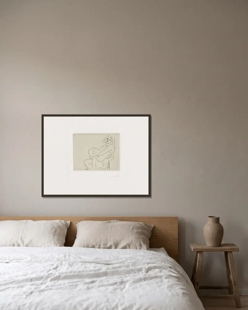 Ung kvinna som håller om sitt vänstra knä av Henri Matisse inramad på en vägg