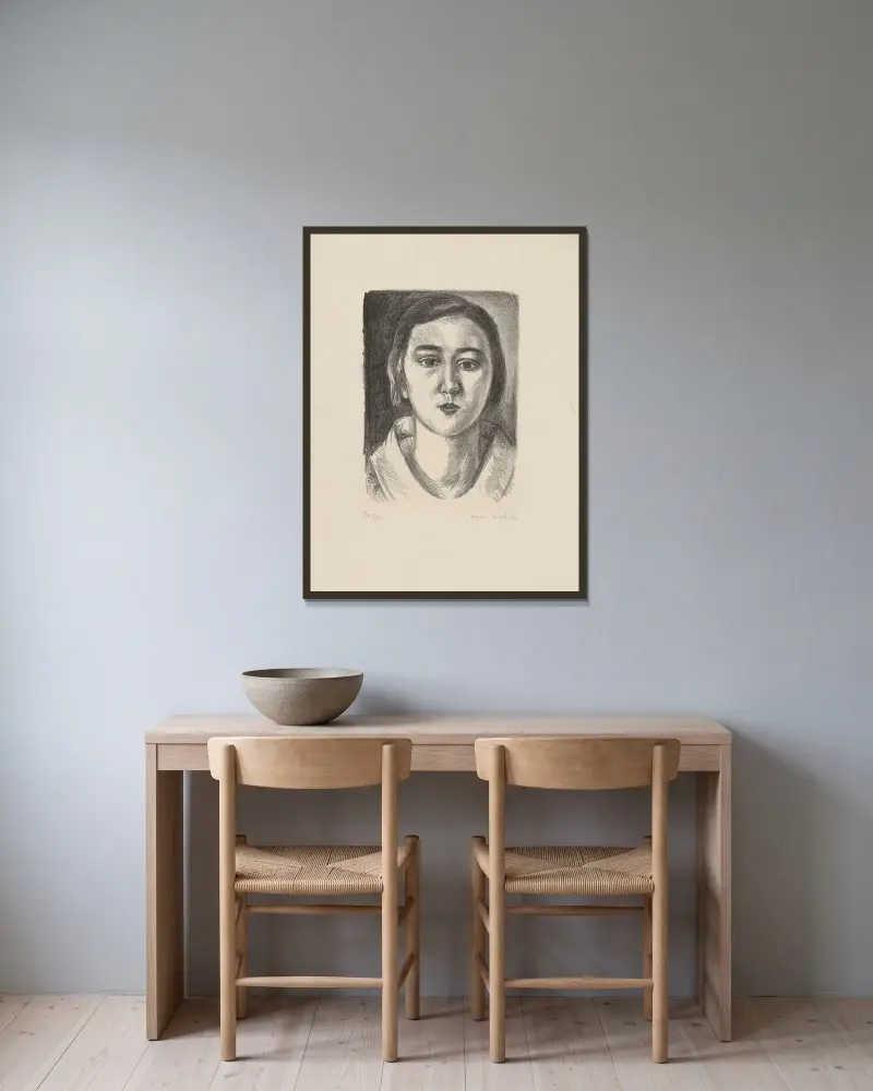 Flicka med organdikrage av Henri Matisse inramad på en vägg