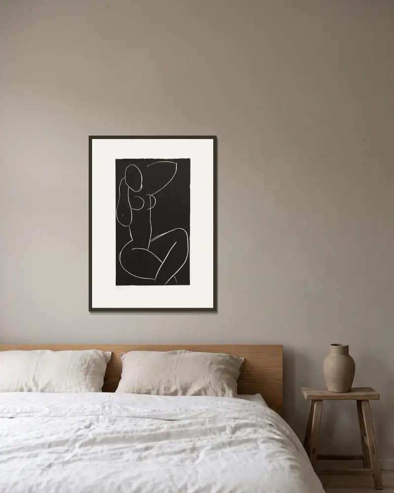 Sittande naken med benen i kors I av Henri Matisse inramad på en vägg