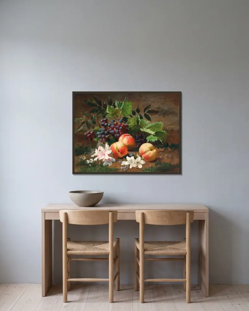 Skogsstilleben med persika och druvor av Henri Rousseau inramad på en vägg