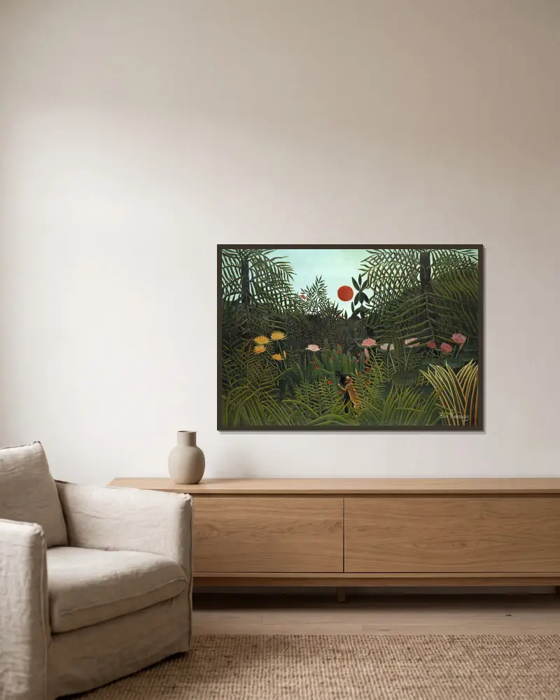 Džungle se zapadajícím sluncem, Henri Rousseau v rámu na stěně
