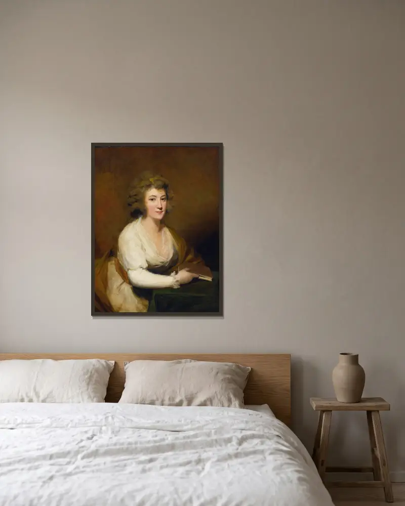 Porträtt av Lady Nasmyth, i vit klänning och brun sjal, sittande vid ett bord med en bok av Sir Henry Raeburn inramad på en vägg