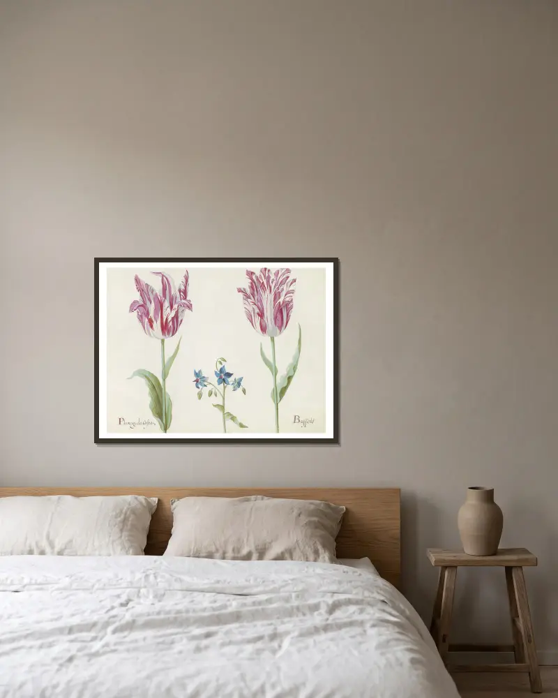 Två tulpaner med okänd blommande växt av Jacob Marrel inramad på en vägg