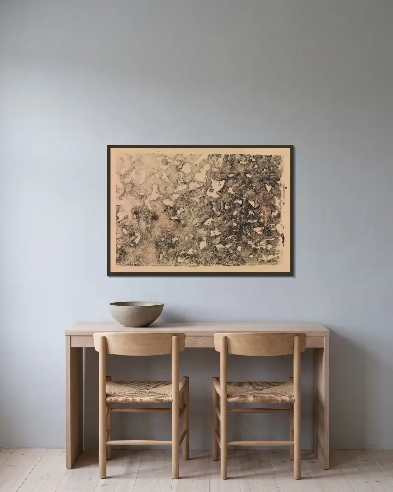 Monotype av James Ensor inramad på en vägg