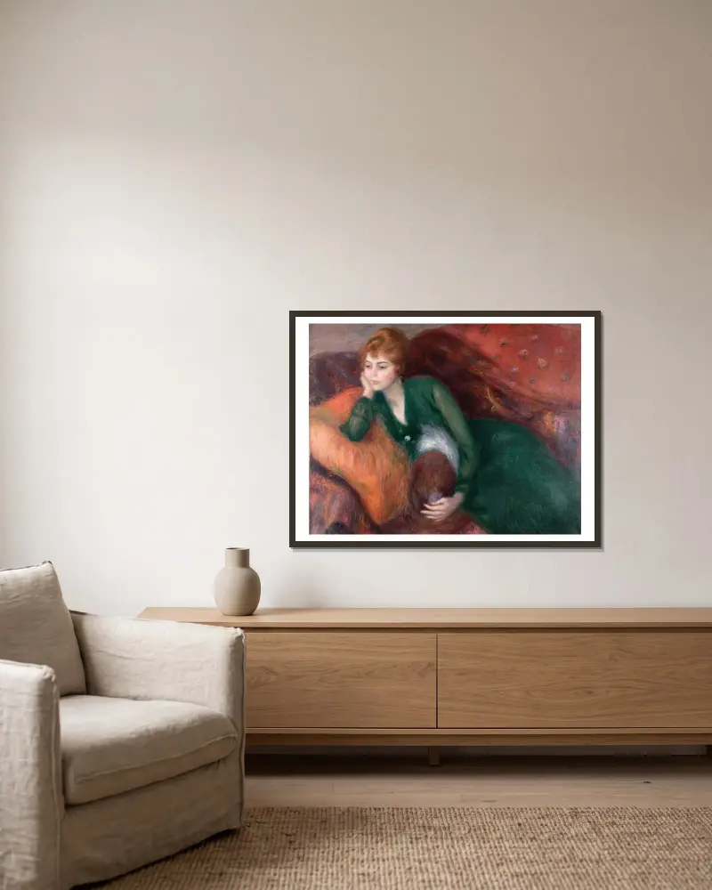 Ung kvinna i grönt av William James Glackens inramad på en vägg