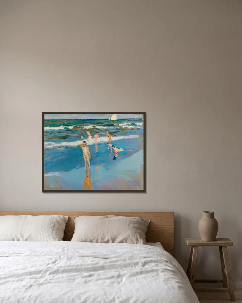 Barn i havet, stranden i Valencia av Joaquín Sorolla inramad på en vägg