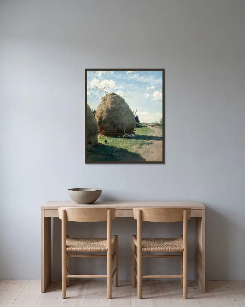 Heuhaufen. Sommermotiv aus Skagen von Johan Krouthén gerahmt an einer Wand