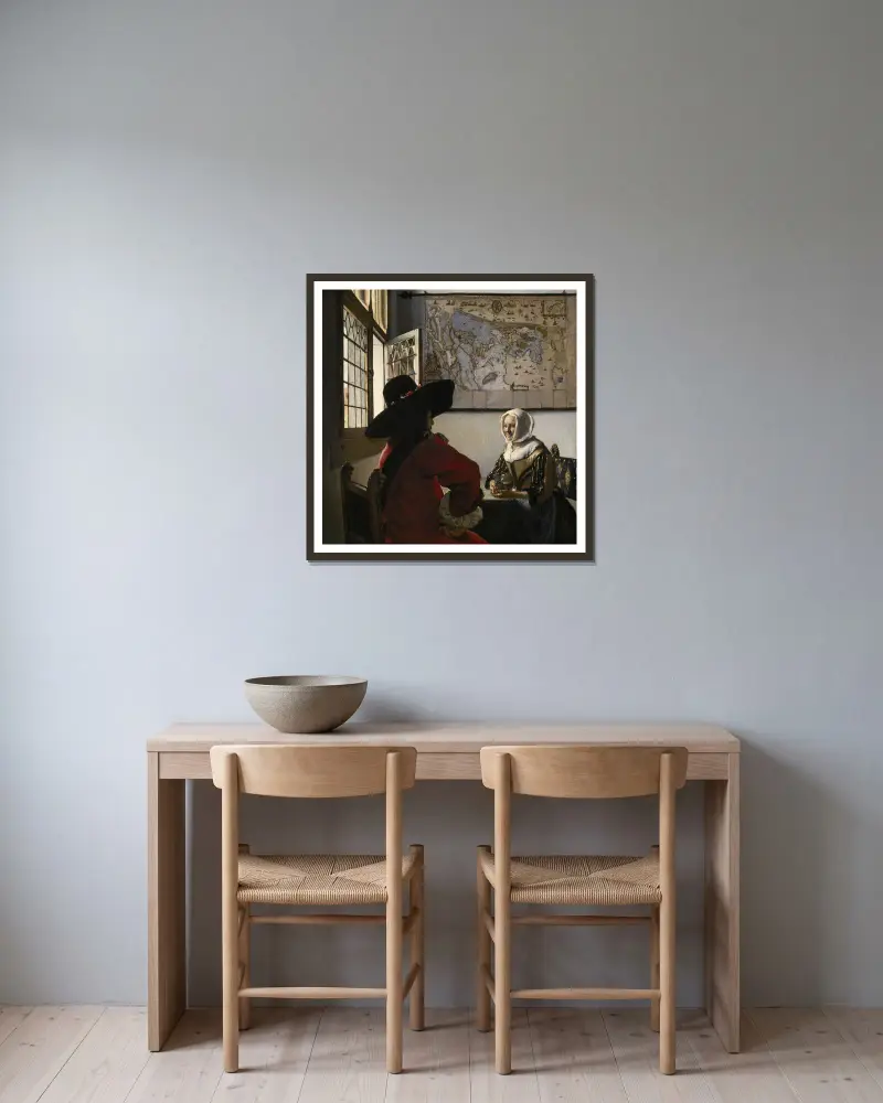 Officer and Laughing Girl av Johannes Vermeer inramad på en vägg