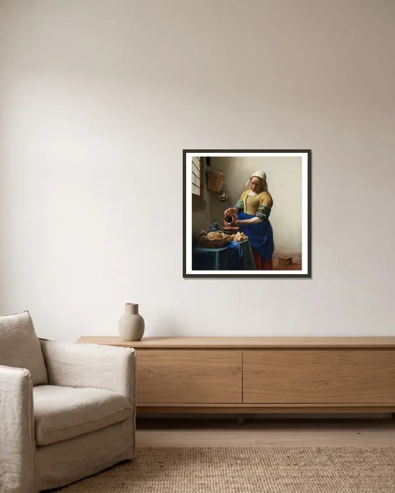 Mjölkerskan av Johannes Vermeer inramad på en vägg